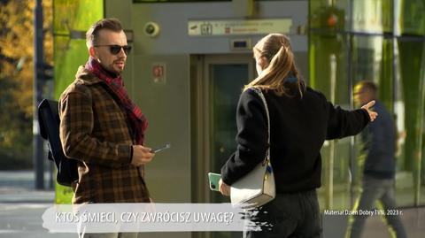 Wyrzucił butelkę na chodnik. Natychmiastowa reakcja kobiety. "Co to w ogóle było?"