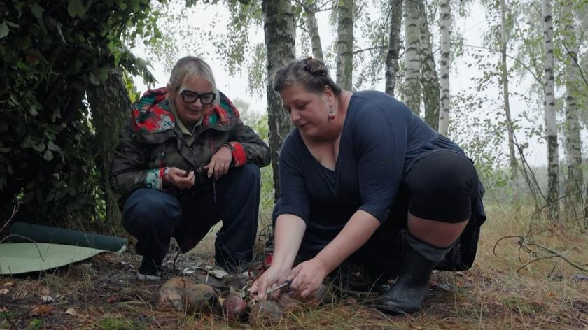 Małe światy według Marzeny Rogalskiej: Budowanie szałasu i rozpalanie ogniska z Baronową Lasu
