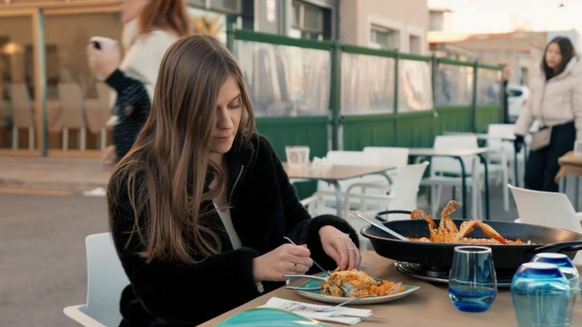 Europolki studentki: Czym wyróżnia się paella w Walencji?